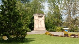 Jaunpiebalga Piemineklis Latvijas atbrīvošanas cīņās kritušo karavīru piemiņai.