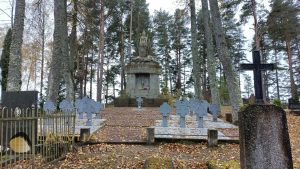 Eglaine piemineklis 1919.–1920. gada kaujās kritušajiem Lietuvas karavīriem