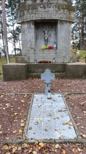 Eglaine piemineklis 1919.–1920. gada kaujās kritušajiem Lietuvas karavīriem