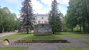 Bebrene Latvijas Brīvības cīņās kritušo karavīru piemineklis