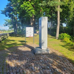 Stēla Mārupes novada Lāčplēša kara ordeņa kavalieriem. 