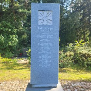 Stēla Mārupes novada Lāčplēša kara ordeņa kavalieriem. 