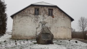 Mālpils. Piemiņas akmens represētajiem.