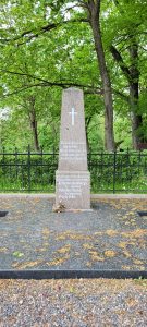 Saldus. Piemineklis Latvijas Atbrīvošanas cīņās kritušo karavīru piemiņai.