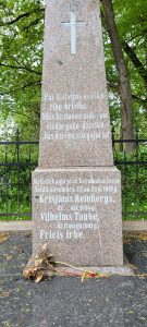 Saldus. Piemineklis Latvijas Atbrīvošanas cīņās kritušo karavīru piemiņai.