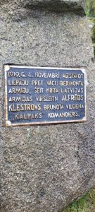 Piemineklis Latvijas armijas virsleitnantam Alfrēdam Klestrovam