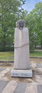 Liepāja. Piemineklis Mirdzai Ķempei