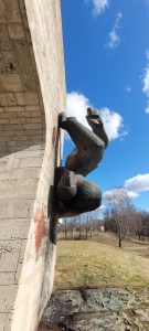 Valmiera. II Pasaules karā kritušo karavīru brāļu kapu memoriāls.