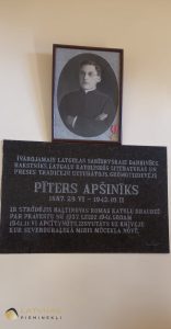Baltinava. Piemiņas plāksne Pīterim Apšinīkam