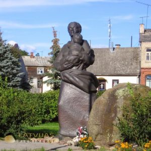 Krāslava. Piemineklis “Māte Latgale raud”