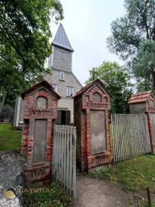 Engures luterāņu baznīca. Piemiņas plāksne