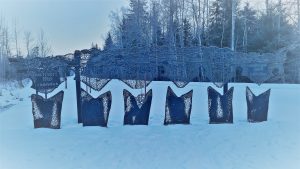 Ķoņu pagasts. Memoriāls - skulptūra “Baltijas ceļam” 