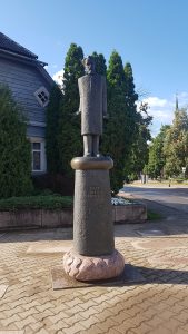 Limbaži. Piemineklis komponistam Baumaņu Kārlim.