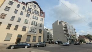 Rīgā Matīsa ielā 65 piemiņas plāksne Kurzemes nacionālo partizānu grupu vadītājiem