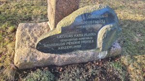 Piemiņas akmens Arhibaldam Pēterim Teofīlam fon Keizerlingam Grobiņā