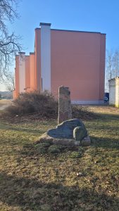 Piemiņas akmens Arhibaldam Pēterim Teofīlam fon Keizerlingam Grobiņā