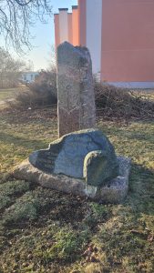 Piemiņas akmens Arhibaldam Pēterim Teofīlam fon Keizerlingam Grobiņā