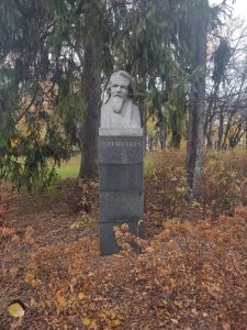 Piemineklis rakstniekam Sudrabu Edžum (1860-1941)