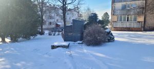 Seces represēto piemiņas akmens