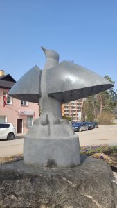 Skulptūra "Baltā cielava" Ogrē