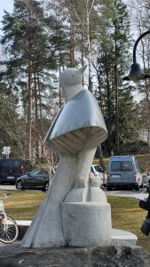 Skulptūra "Baltā cielava" Ogrē