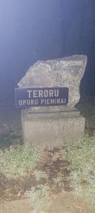 Komunistiskā genocīda upuru piemiņas vieta Kazdangā