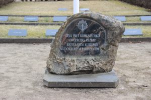 Kuldīgas Annas kapos nacionālo partizānu brāļu kapi