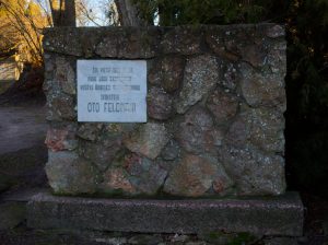 Piemiņas zīme skolotājam Oto Feldmanim Dobelē