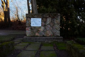 Piemiņas zīme skolotājam Oto Feldmanim Dobelē