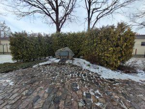 Memoriālais akmens “Sākums sāpju ceļam Sibīrijā” Cēsīs
