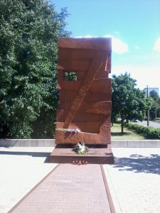 Piemineklis represētajiem Latvijas iedzīvotājiem Šķirotavā