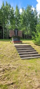 Piemineklis Stompaku kaujā kritušajiem nacionālajiem partizāniem