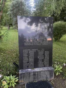 Piemiņas akmens Nautrēnu vidusskolas jauniešu pretošanās kustībai „Latgales vanagi”