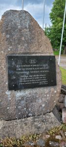 Piemiņas akmens komunistiskā režīma upuriem pie Balvu dzelzceļa stacijas