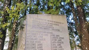 Piemineklis Lielā Tēvijas karā kritušajiem staiceliešiem