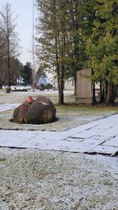Piemiņas akmens visos karos kritušajiem staiceliešiem