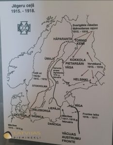 Piemiņas plāksne somu jēgeriem Liepājas Sv.Trīsvienības katedrālē