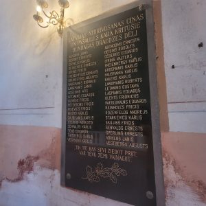 Piemiņas plāksne Latvijas atbrīvošanas cīņās un Pasaules karā kritušajiem Dundagas draudzes dēliem