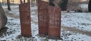 Piemineklis represētajiem Latvijas iedzivotājiem Koknesē 