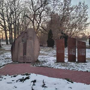 Piemineklis represētajiem Latvijas iedzivotājiem Koknesē 