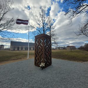 Piemiņas vieta nacionāliem partizāniem Kabilē - Mans spēks ir mana tauta