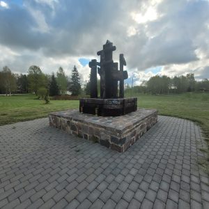 Mākslas objekts "Sibīrijas krusti" Sunākstē