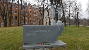 Ungāru ebreju sieviešu piemiņai veltītais piemineklis