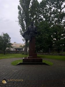 Piemineklis zinātniekam Mirzo Ulugbekam (1344–1449)