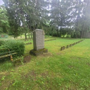 Kalnciema (Kalnzem) vācu karavīru brāļu kapi Kalnciema kapos