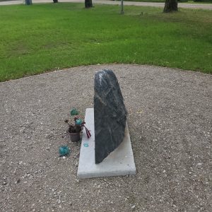 Puzes pagasta Stiklos piemiņas akmens Kureļa grupai