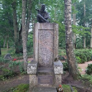 Edgara Liepiņa kapa piemineklis Skultes kapos.
