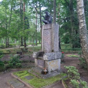 Edgara Liepiņa kapa piemineklis Skultes kapos.