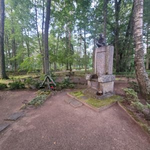 Edgara Liepiņa kapa piemineklis Skultes kapos.