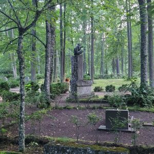 Edgara Liepiņa kapa piemineklis Skultes kapos.
